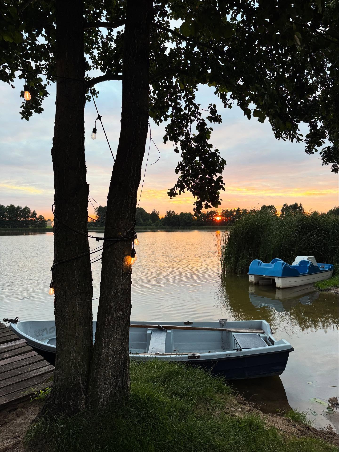 Widok na teren Przystani Dwa Jeziora w Ernestowie